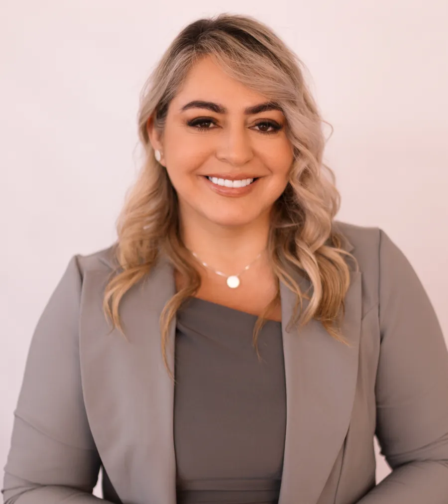 Contadora da HMR Office Contabilidade sorrindo